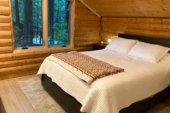 Cabin Fever - Forest cabin with large deck in private setting - close to beaches and town - Image 5