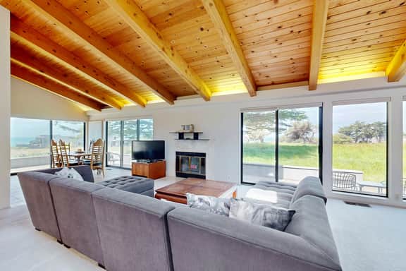 Whale Tales - Ocean-view home near the golf course & Bluff Trail - Image 5