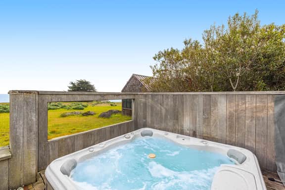 Aloha House - William Brunner-designed home with private hot tub, dogs welcome - Image 4