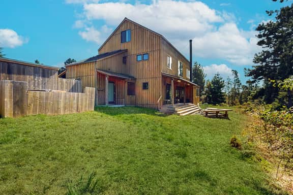 Ocean Pines Lodge - Ocean-view lodge with private hot tub among coastal pines - Image 3