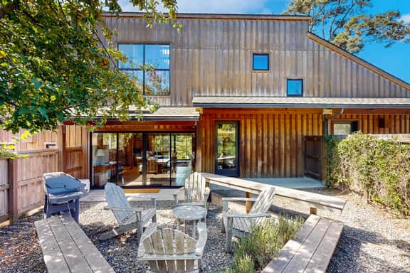 Ocean Pines Lodge - Ocean-view lodge with private hot tub among coastal pines - Image 2