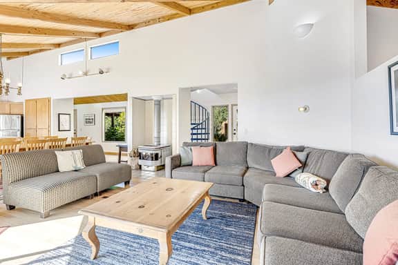 Urban Escape Compound - Seaside compound with two private hot tubs & ocean views - Image 2