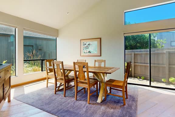 Modern Sea 2 Links - Modern, Ocean View Home on the Golf Course with Private Hot Tub & 2 Fireplaces - Image 4