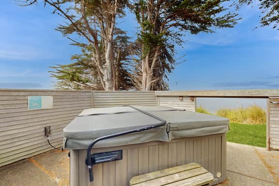 Stoney House - Blufftop home with private hot tub & ocean views, dogs welcome - Image 3