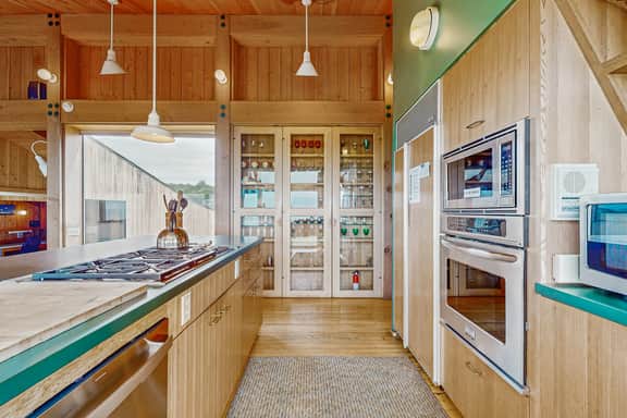 Compass Rose - Oceanfront estate with private hot tub & courtyard, dogs welcome - Image 5