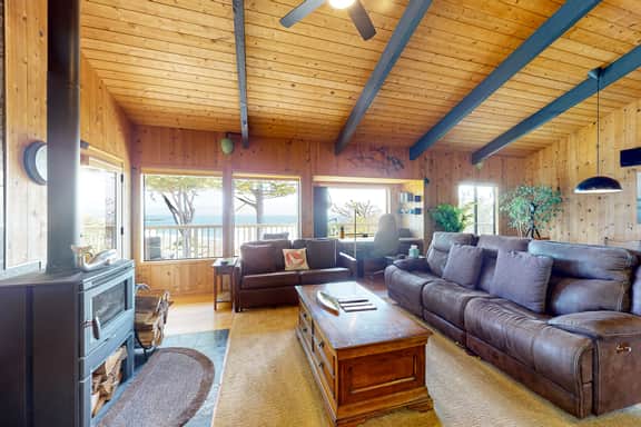 Eagle's Landing - Main House - Updated home with ocean views, private hot tub, fire table, outdoor kitchen - Image 4