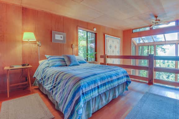 The Redwood House - Forested cabin with private hot tub - Image 5