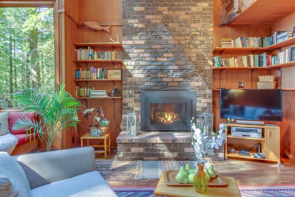 The Redwood House - Forested cabin with private hot tub - Image 2
