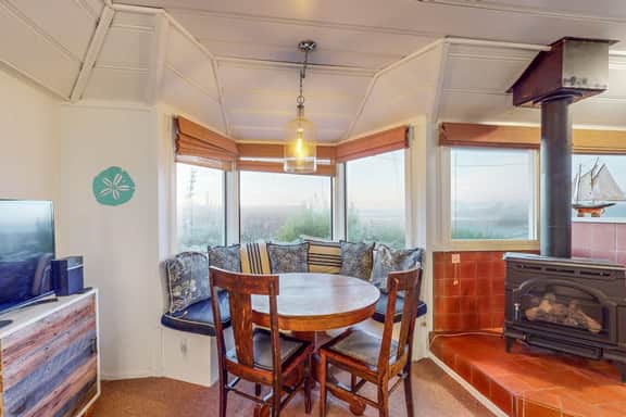 Seaside Cottage - Bodega Bay Bright Beach Cottage with Ocean Views & Fireplace - Image 2