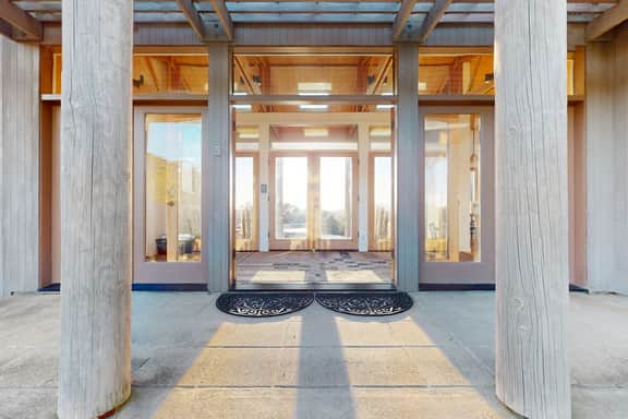 Del Mar Meadow - Meadow home with hot tub & trail access, dogs welcome - Image 3