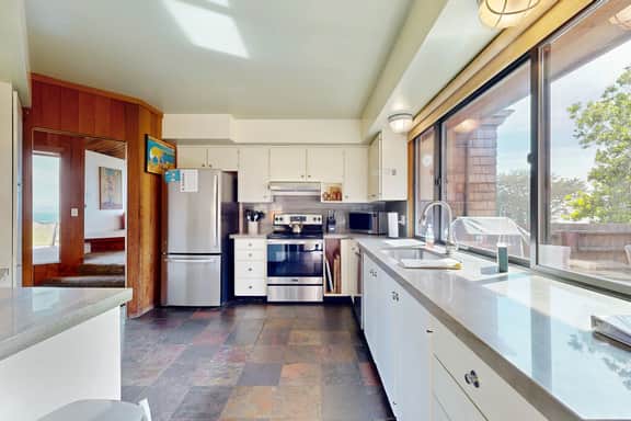 Bovill on Shell Beach - Oceanfront home with private hot tub near Shell Beach - Image 4