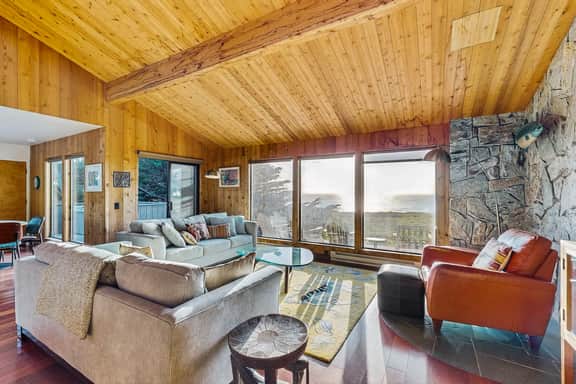 Bowsprit Retreat - Oceanfront Sea Ranch home with hot tub & deck, dogs welcome - Image 2