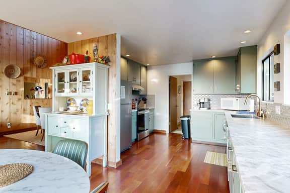 Bowsprit Retreat - Oceanfront Sea Ranch home with hot tub & deck, dogs welcome - Image 4