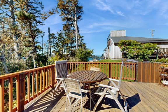 Nature's Paradise - Gualala home with partial ocean view & gas fireplace near town - Image 3