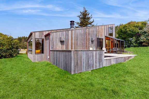 Green Vale Getaway - Don Jacobs-designed home with private hot tub near Shell Beach - Image 4