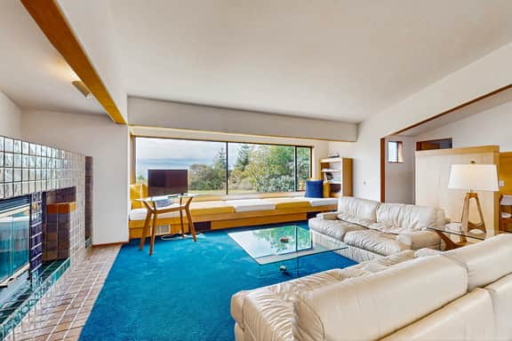 Green Vale Getaway - Don Jacobs-designed home with private hot tub near Shell Beach - Image 3