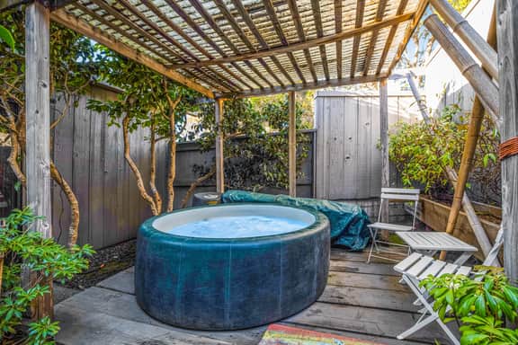 Eurella Estate - Esherick-designed home with private hot tub near Black Point, dogs welcome - Image 4