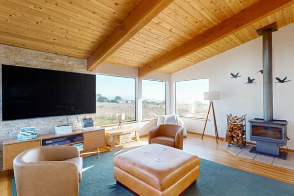 Coffee by the Sea - Ocean-view meadow home with private hot tub, dogs welcome - Image 3