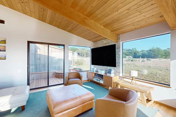 Coffee by the Sea - Ocean-view meadow home with private hot tub, dogs welcome - Image 5