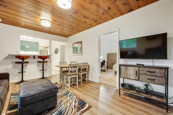 Wanderlust Cottage - Guerneville Dog-Friendly Redwood Cottage with Hot Tub - Image 4