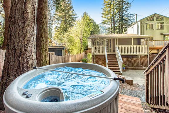 Wanderlust Cottage - Guerneville Dog-Friendly Redwood Cottage with Hot Tub - Image 2