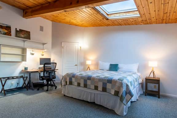 Elizabeth Dane - Ocean-view blufftop home with courtyard on the meadow, dogs welcome - Image 5