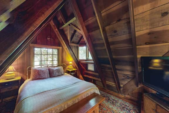 Dreamcatcher Cottage - Cazadero Dog-Friendly Cottage for Two with Hot Tub - Image 5