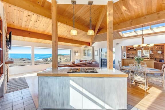Del Mar Point - Dog-friendly home with cove views, a private hot tub, & rec center access - Image 4