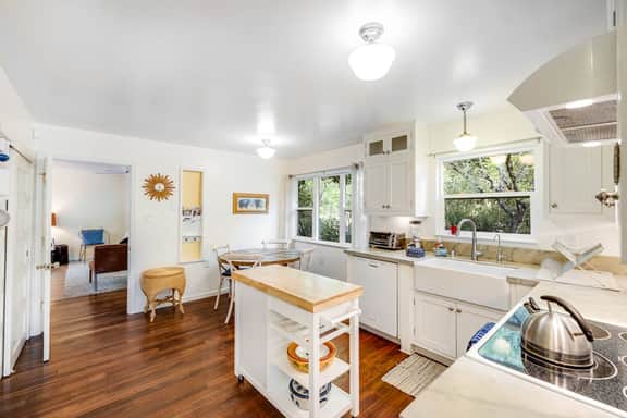 Cloverdale Creekside Retreat - Cloverdale Dog-Friendly Riverfront Cottage with Deck - Image 4