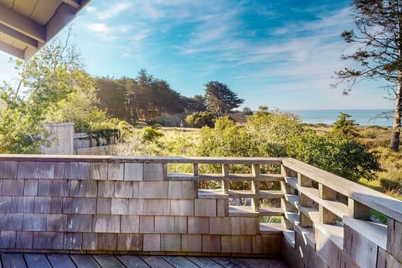 Meyer Getaway - Spacious home with outstanding ocean views near Black Point Beach - Image 3