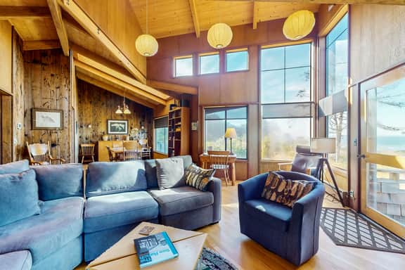 Meyer Getaway - Spacious home with outstanding ocean views near Black Point Beach - Image 2