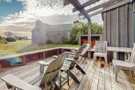 The Barn - Ocean-view retreat with two decks, dogs welcome - Image 2