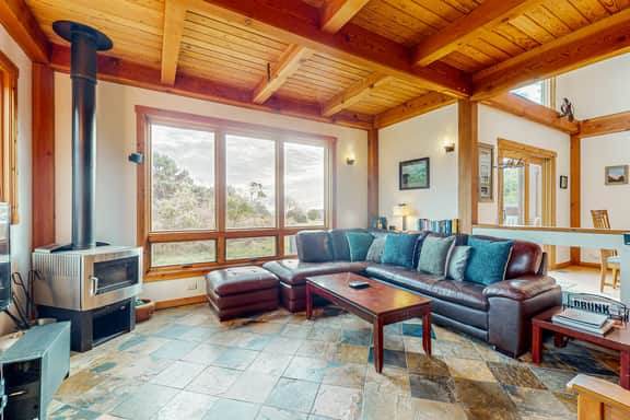The Barn - Ocean-view retreat with two decks, dogs welcome - Image 3