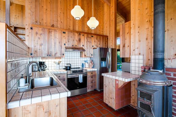 Breaker House - Ocean View Home with Lofty Ceilings, Fireplace & Courtyard - Steps to Bluff Trail - Image 4