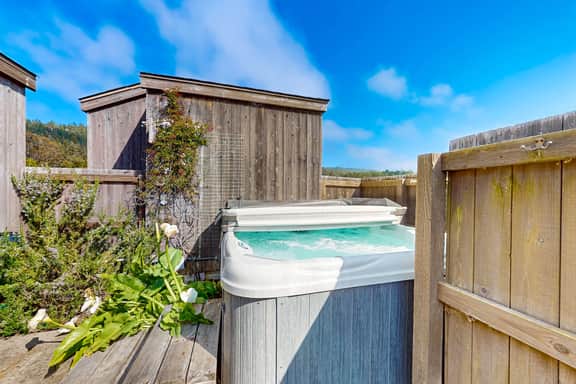 Blue Mermaid - Ocean-view home with hot tub near Walk On Beach, dogs welcome - Image 3